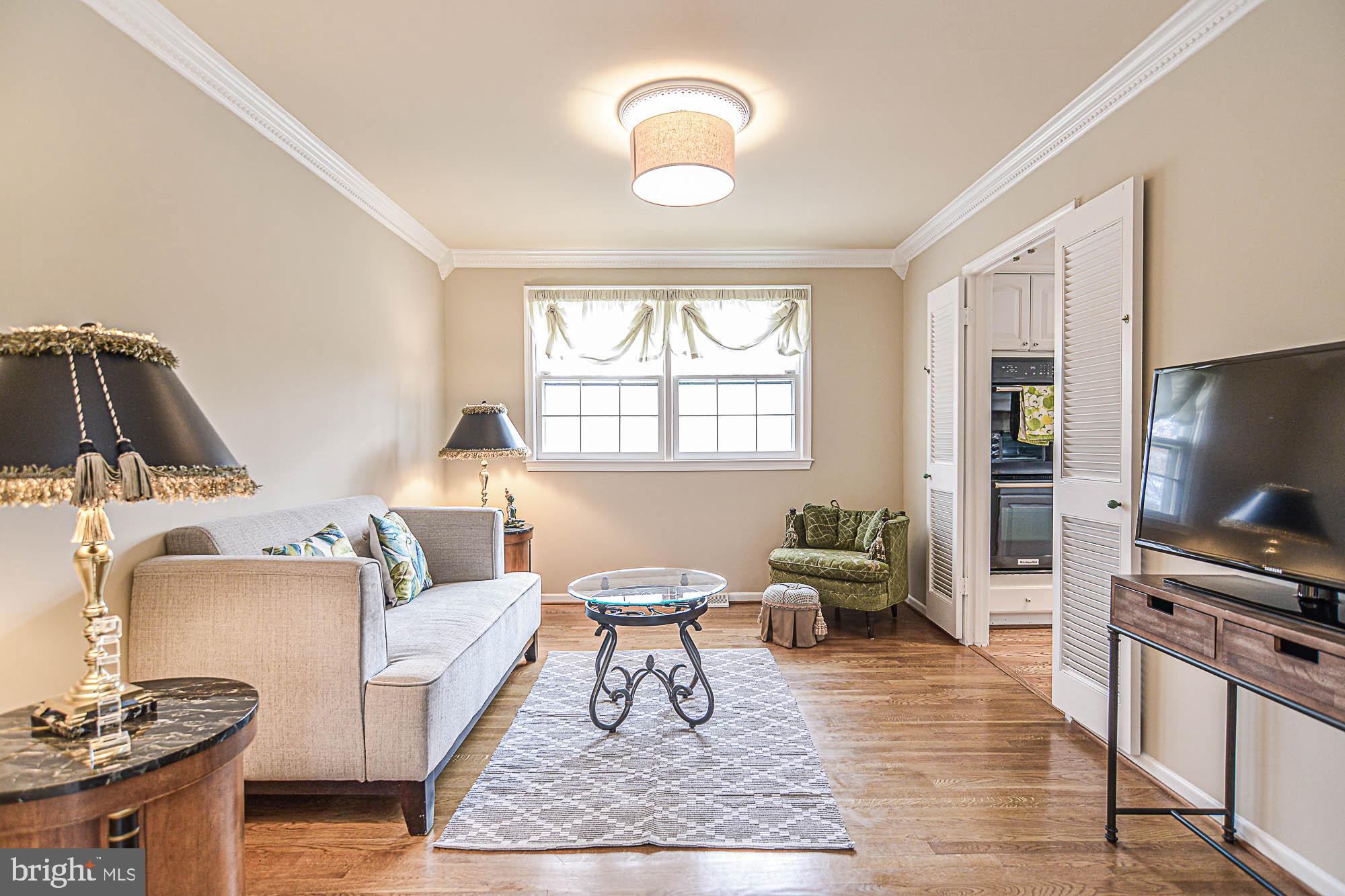 8228 Smithfield Avenue Springfield, VA 22152 - Photo 9 of 42