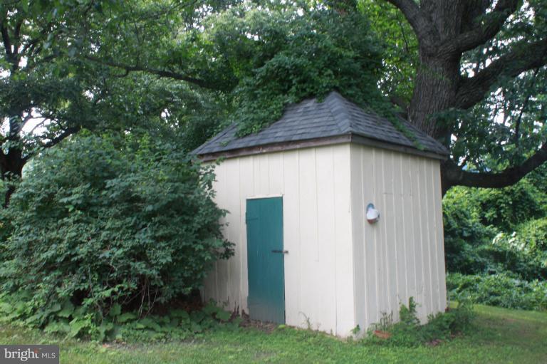 6948 North Clifton Road Frederick, MD 21702 - Photo 15 of 30 Garden Shed