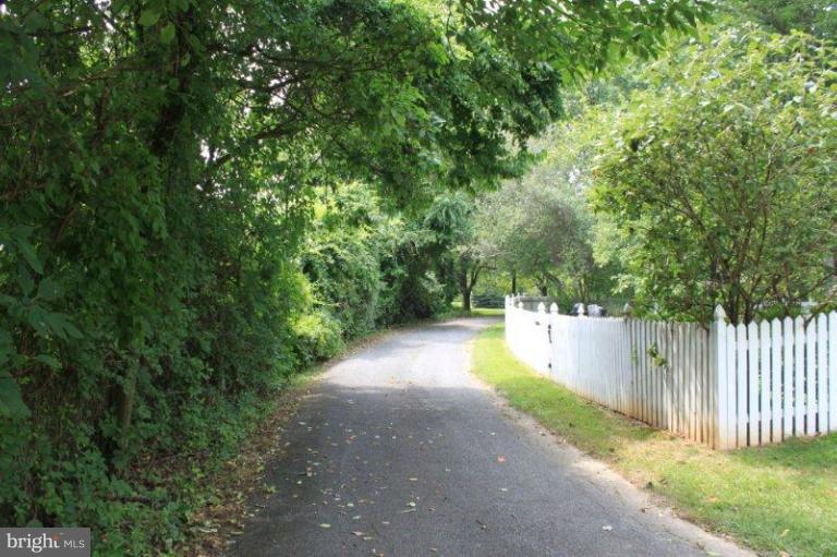 6948 North Clifton Road Frederick, MD 21702 - Photo 29 of 30 Circular Driveway