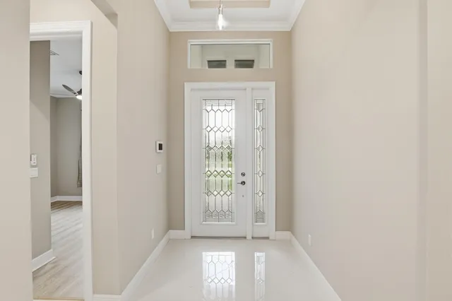 a view of entryway with window