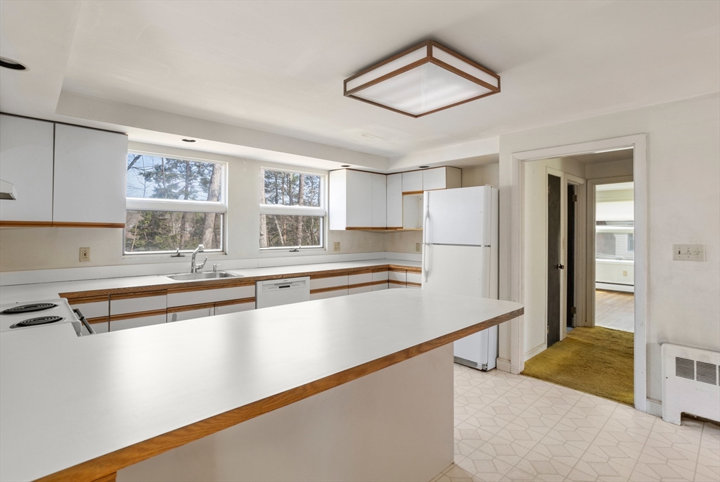 88 Lakeview Road Framingham, MA 01701 - Photo 12 of 32 Gallery Image 12