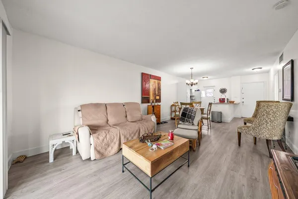 $149,999 | 1117 Lake Terrace, Unit 207, Boynton Beach, FL 33426