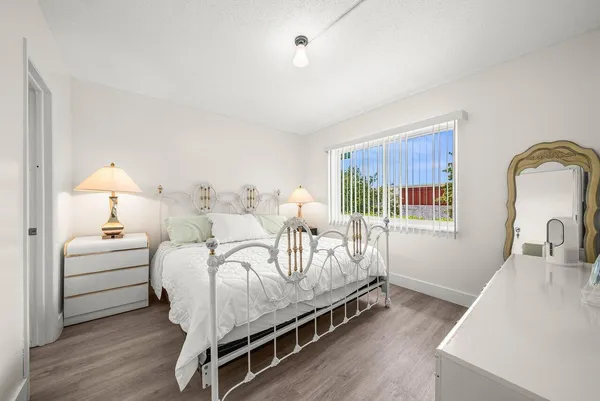 $149,999 | 1117 Lake Terrace, Unit 207, Boynton Beach, FL 33426