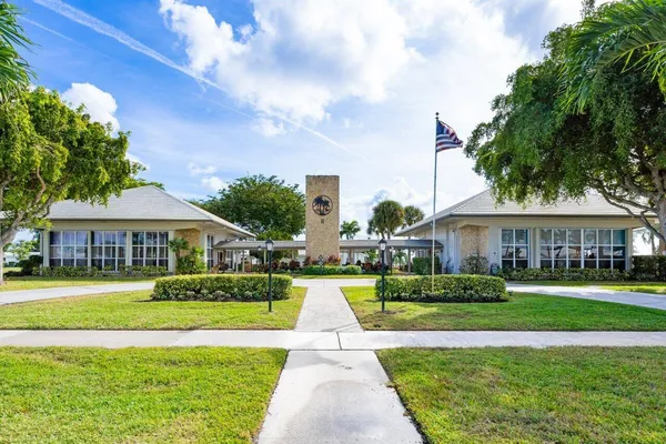 $149,999 | 1117 Lake Terrace, Unit 207, Boynton Beach, FL 33426