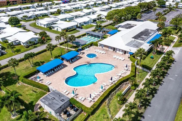 $149,999 | 1117 Lake Terrace, Unit 207, Boynton Beach, FL 33426