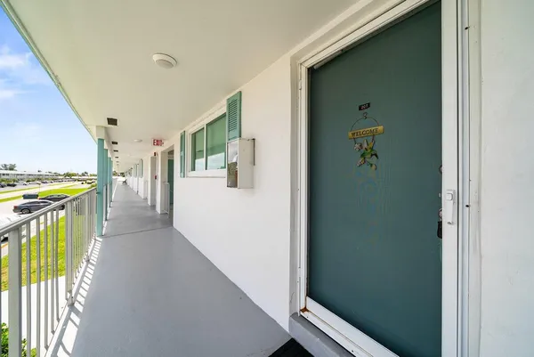 $149,999 | 1117 Lake Terrace, Unit 207, Boynton Beach, FL 33426