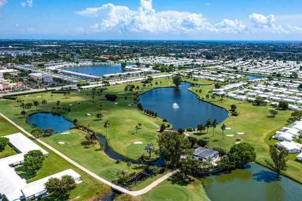 $149,999 | 1117 Lake Terrace, Unit 207, Boynton Beach, FL 33426