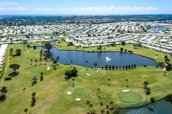 $149,999 | 1117 Lake Terrace, Unit 207, Boynton Beach, FL 33426
