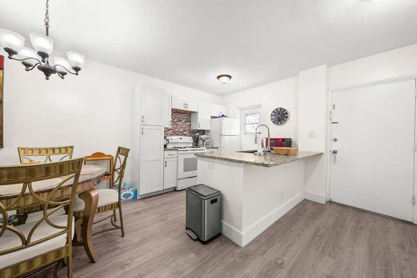 $149,999 | 1117 Lake Terrace, Unit 207, Boynton Beach, FL 33426