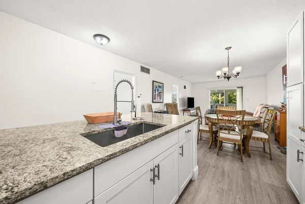 $149,999 | 1117 Lake Terrace, Unit 207, Boynton Beach, FL 33426