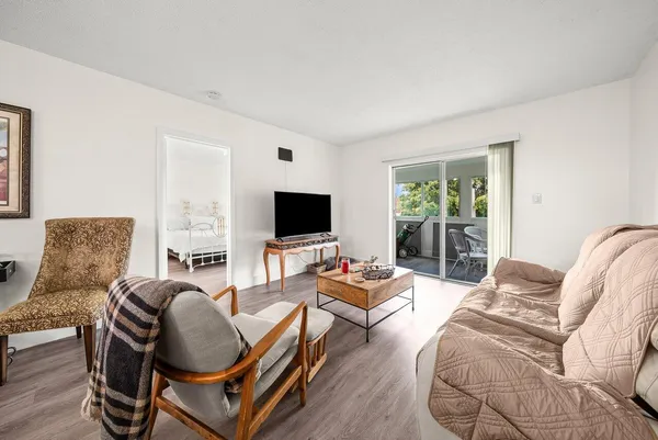 $149,999 | 1117 Lake Terrace, Unit 207, Boynton Beach, FL 33426