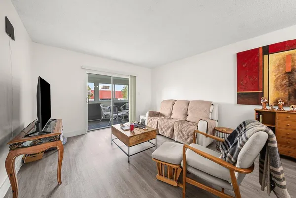 $149,999 | 1117 Lake Terrace, Unit 207, Boynton Beach, FL 33426