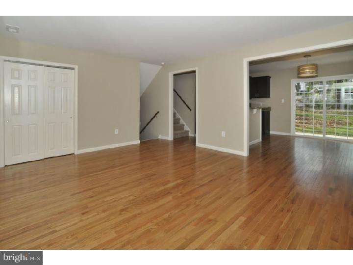 1605 Buttonwood Road Flourtown, PA 19031 - Photo 2 of 25 Living Room
