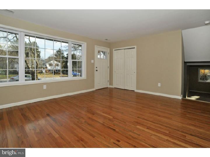 1605 Buttonwood Road Flourtown, PA 19031 - Photo 3 of 25 Living Room