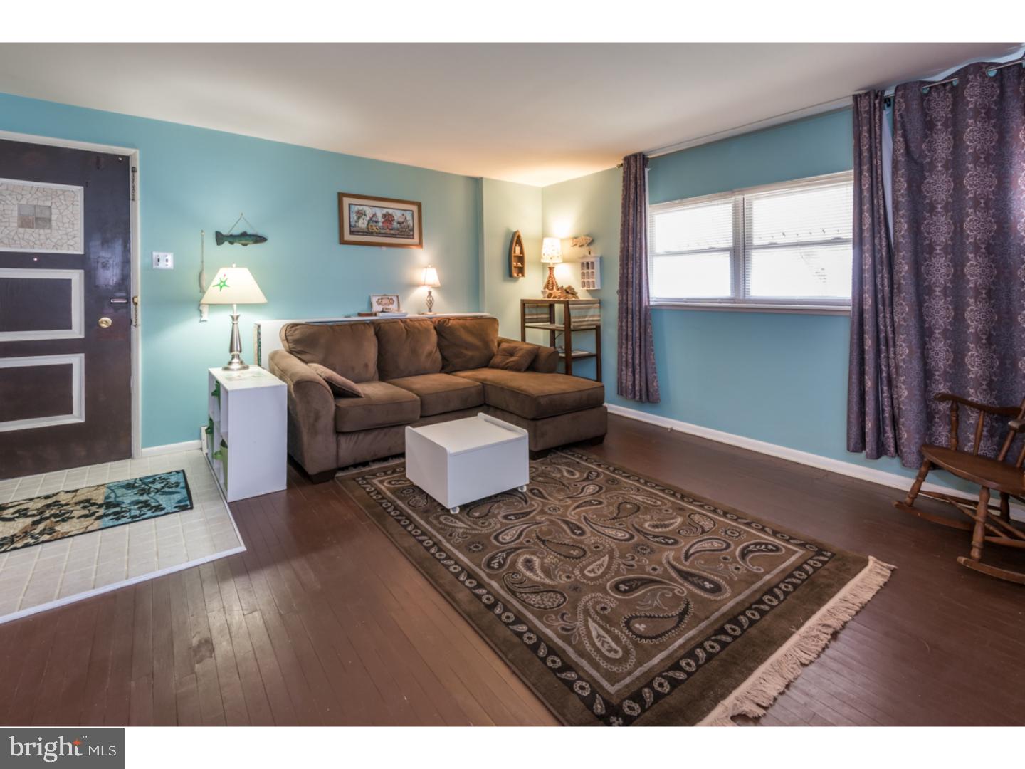15044 Carter Road Philadelphia, PA 19116 - Photo 3 of 23 Living Room