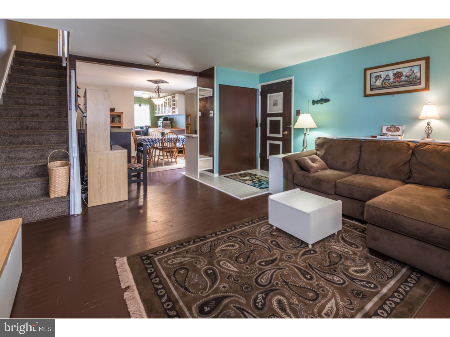 15044 Carter Road Philadelphia, PA 19116 - Photo 4 of 23 Living Room