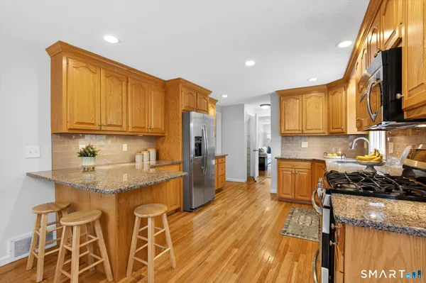 $589,900 | 64 Pine Glen Road, Simsbury, CT 06089