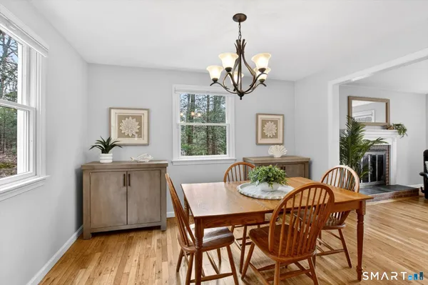 $589,900 | 64 Pine Glen Road, Simsbury, CT 06089