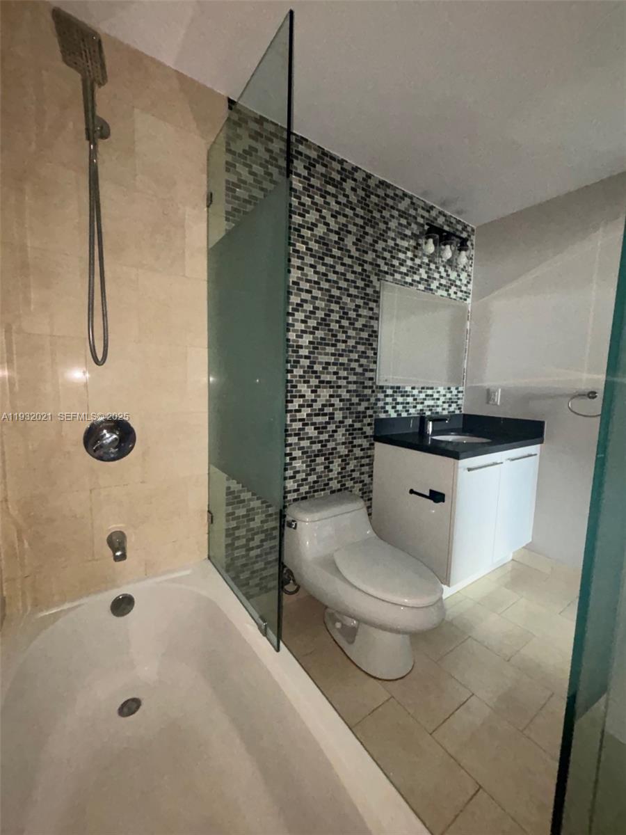 90 Southwest 3rd Street, Unit 2207 Miami, FL 33130 - Photo 13 of 17