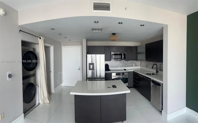 $2,900 | 90 Southwest 3rd Street, Unit 2207, Miami, FL 33130