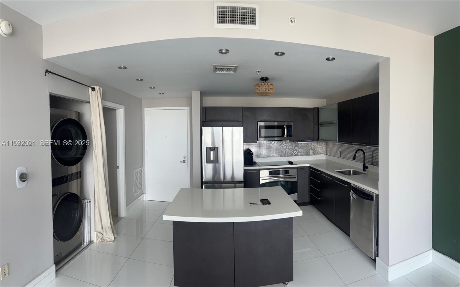 90 Southwest 3rd Street, Unit 2207 Miami, FL 33130 - Photo 14 of 17