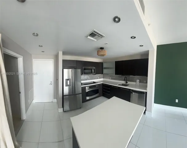 $2,900 | 90 Southwest 3rd Street, Unit 2207, Miami, FL 33130