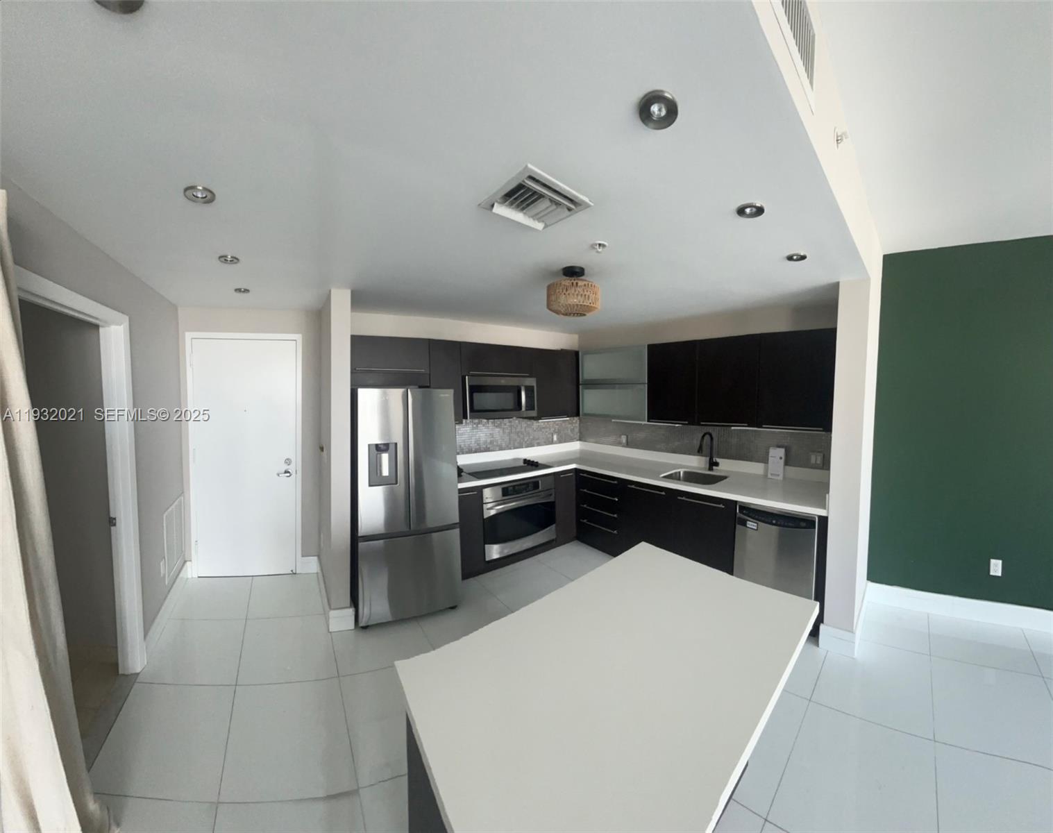 90 Southwest 3rd Street, Unit 2207 Miami, FL 33130 - Photo 15 of 17