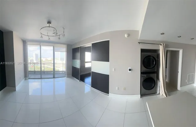 $2,900 | 90 Southwest 3rd Street, Unit 2207, Miami, FL 33130