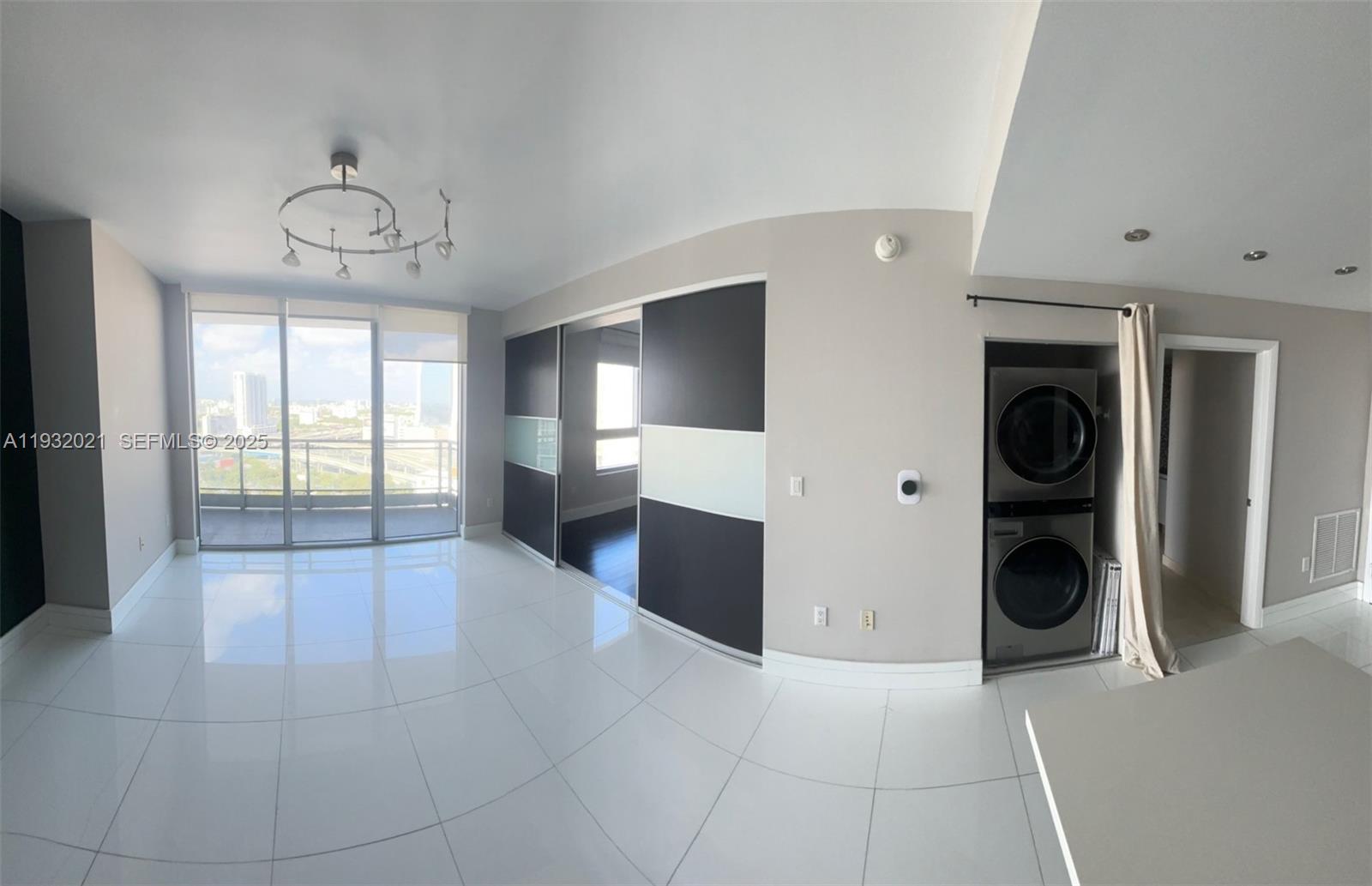 90 Southwest 3rd Street, Unit 2207 Miami, FL 33130 - Photo 16 of 17