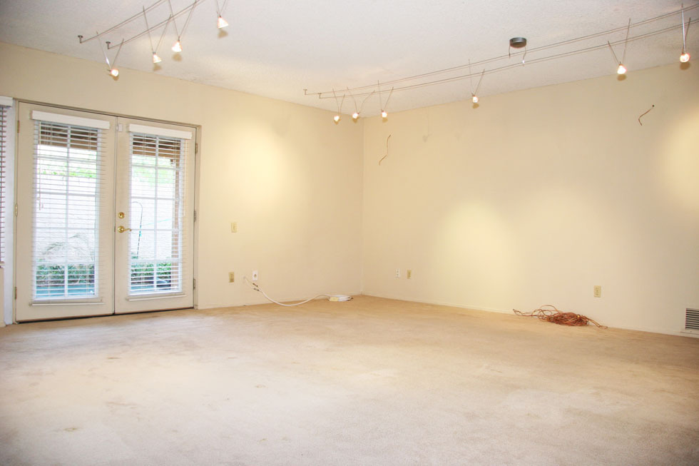 5612 South Jolly Roger Road Tempe, AZ 85283 - Photo 4 of 25 Living room