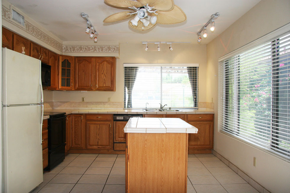 5612 South Jolly Roger Road Tempe, AZ 85283 - Photo 6 of 25 Kitchen