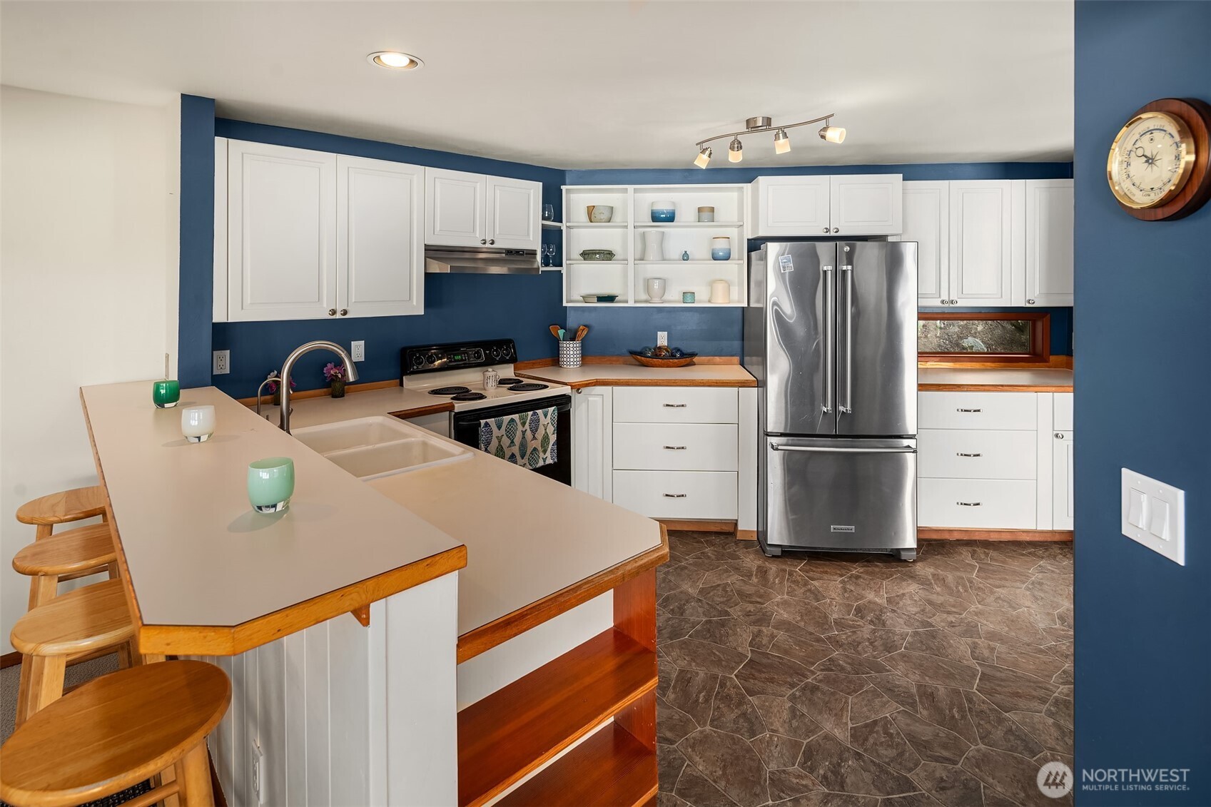 13311 Burma Road Southwest Vashon, WA 98070 - Photo 10 of 35 Gallery Image 10