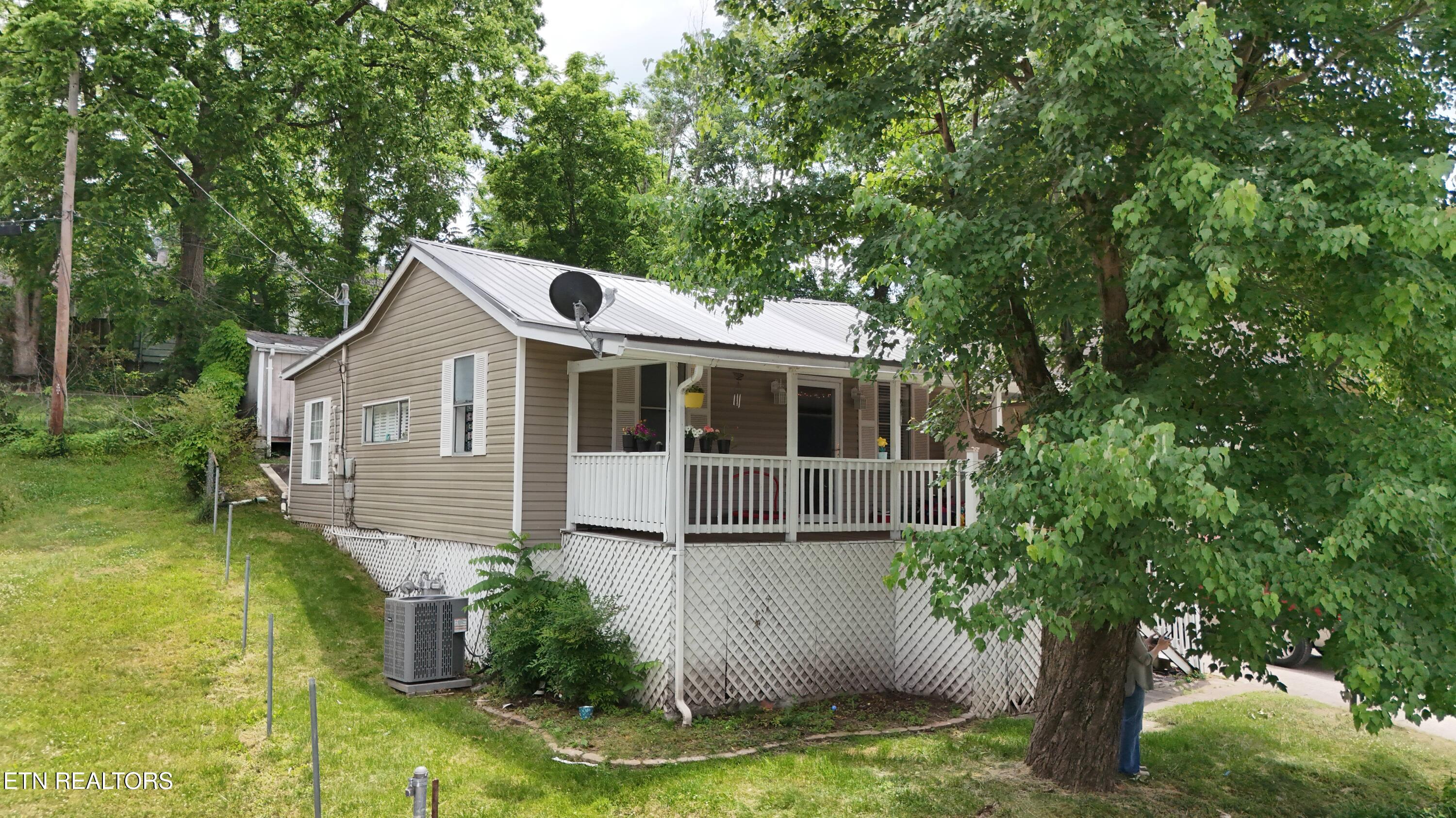 218 North Cross Street Oneida, TN 37841 - Photo 3 of 29 2ncs