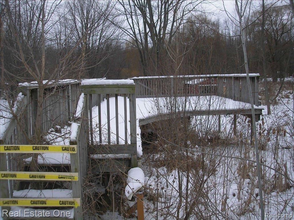 8945 West Coon Lake Road Gregory, MI 48137 - Photo 5 of 15 Deck