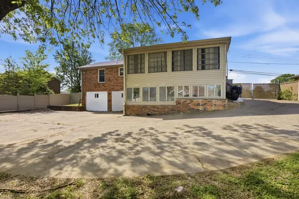 $299,999 | 335 Cunningham Lane, Clarksville, TN 37042