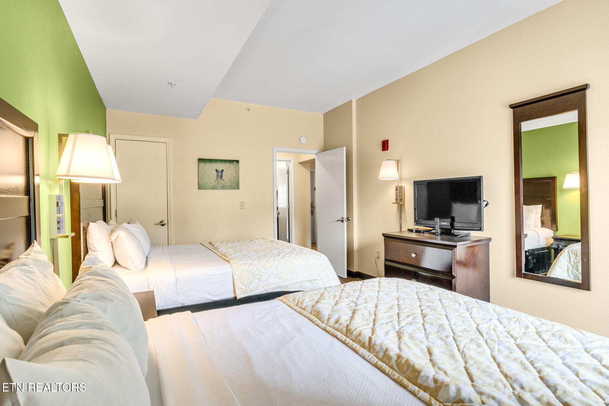 225 Collier Drive, Unit 2311 Sevierville, TN 37862 - Photo 23 of 49 23-web-or-mls-IMG_0165