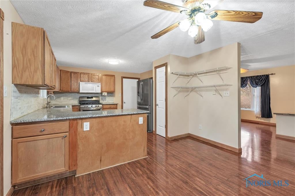 957 Sand Ridge Road Bowling Green, OH 43402 - Photo 11 of 38 Gallery Image 11