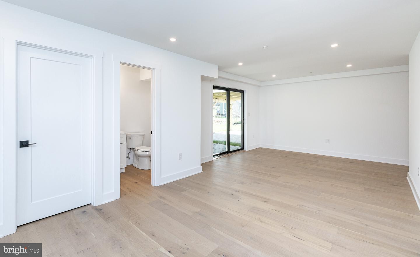 981 Henry Avenue Wayne, PA 19087 - Photo 4 of 32 Bright and airy open space awaits.