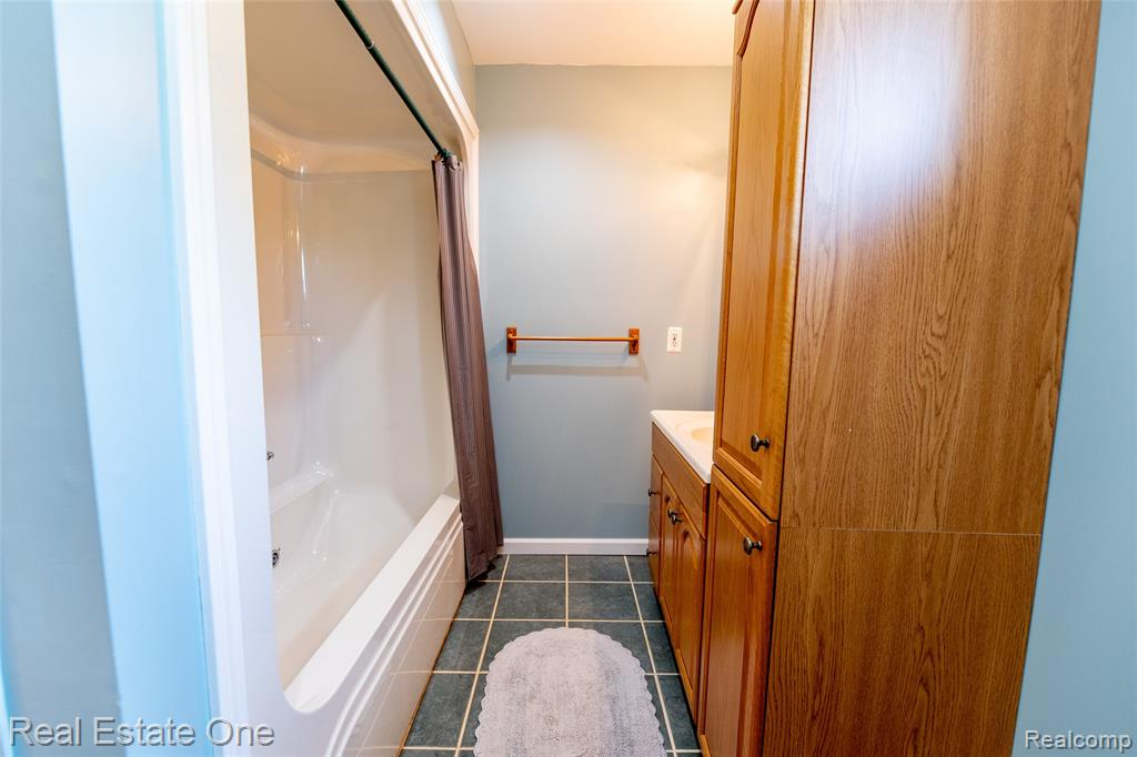 3180 Eastwood Drive Rochester, MI 48309 - Photo 31 of 45