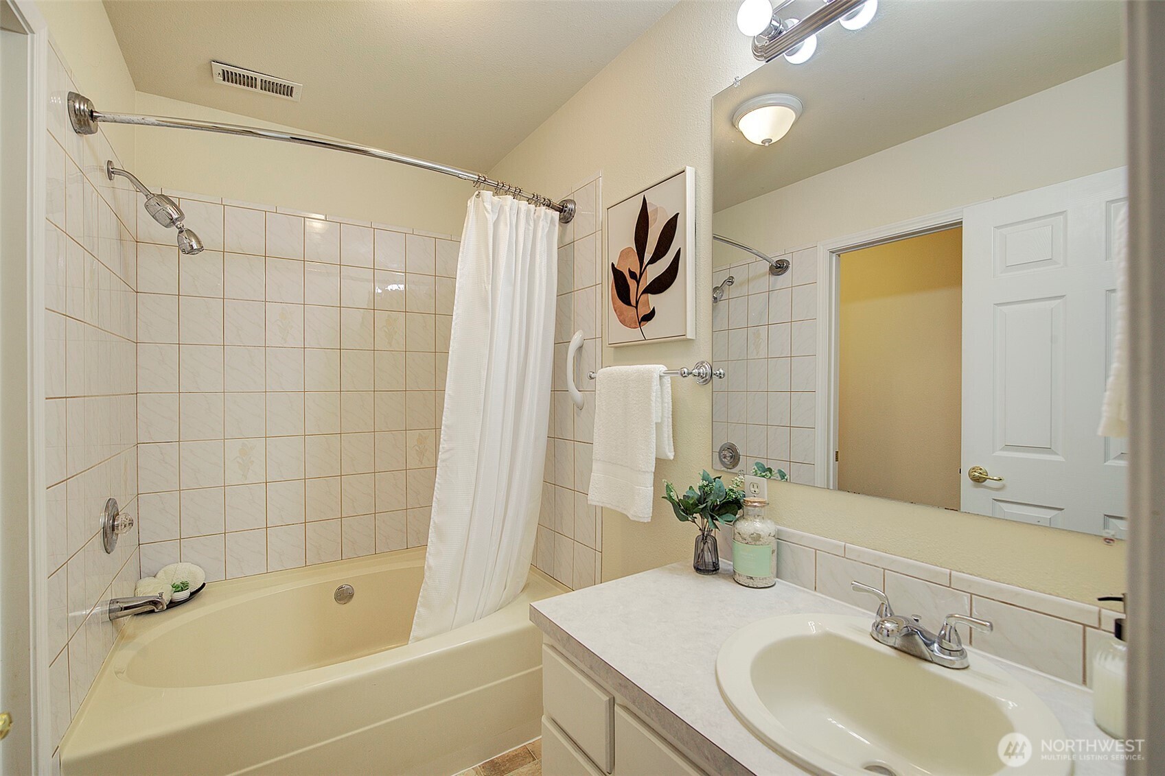 26229 197th Place Southeast Covington, WA 98042 - Photo 26 of 39 a bathroom with a sink a mirror and a bathtub
