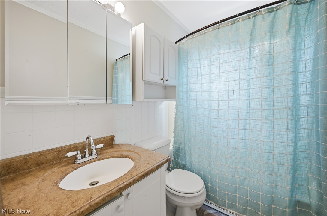 4570 Pymatuning Lake Road Andover, OH 44003 - Photo 25 of 38 Full bathroom tub/shower combo
