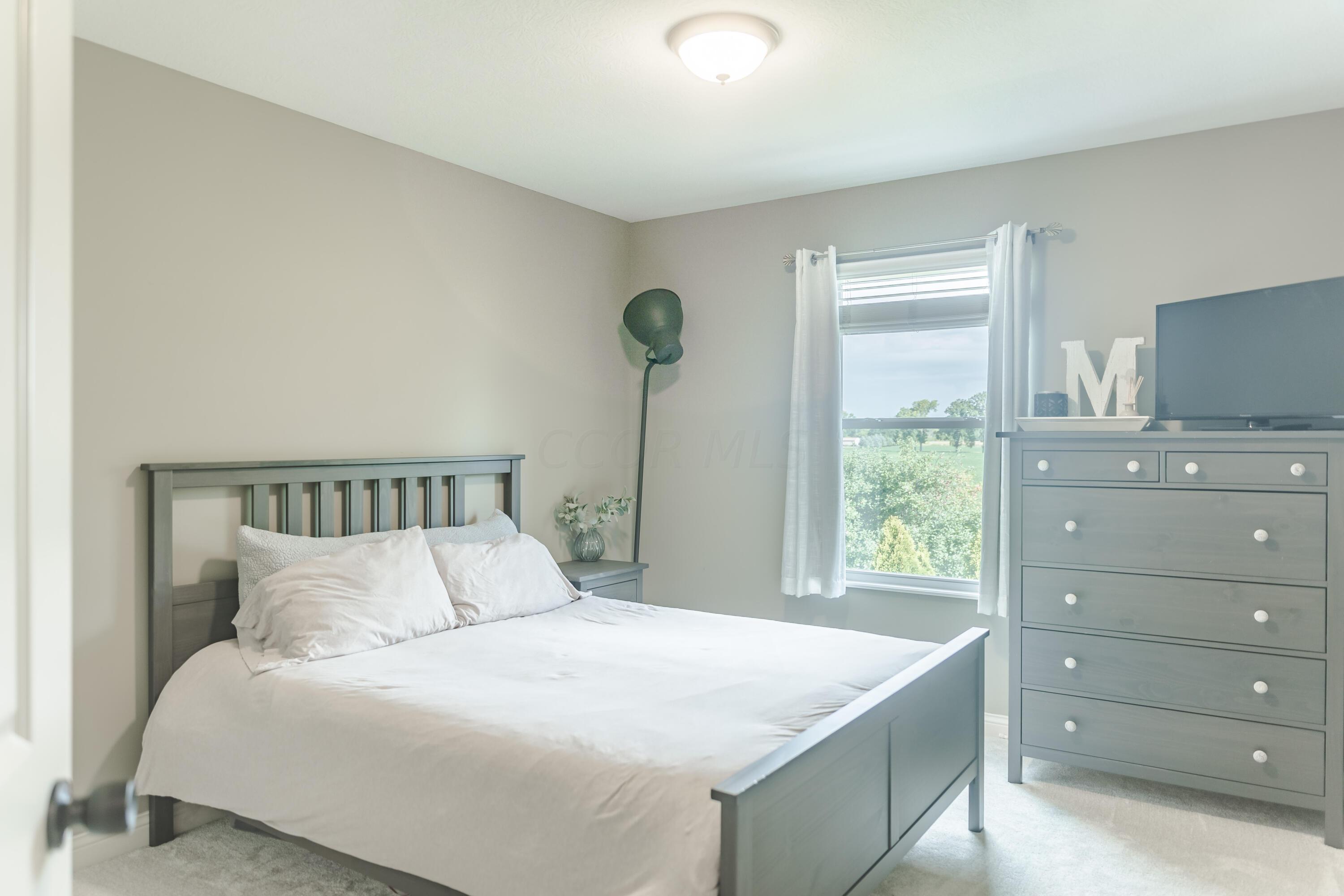 5930 Myrick Road Dublin, OH 43016 - Photo 20 of 41 Bedroom 1