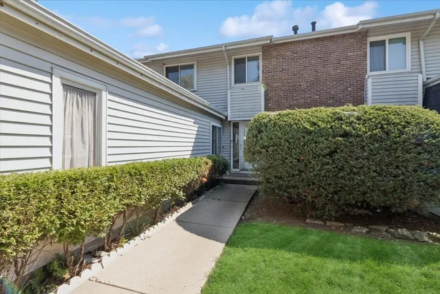 $255,000 | 149 Thomas Road, Bolingbrook, IL 60440