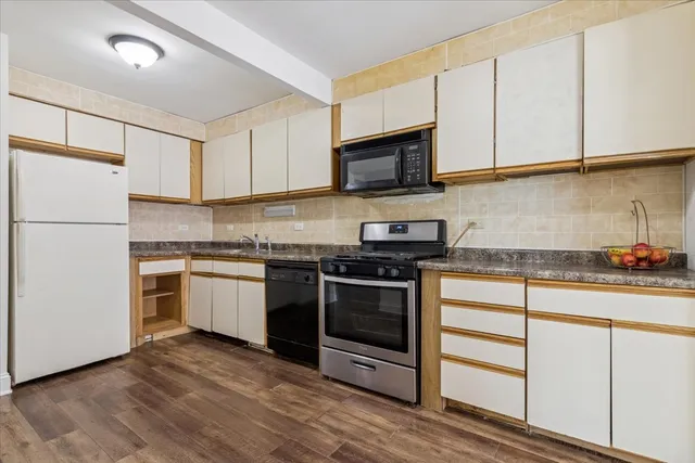 $255,000 | 149 Thomas Road, Bolingbrook, IL 60440