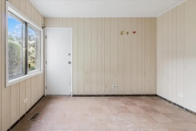 $255,000 | 149 Thomas Road, Bolingbrook, IL 60440