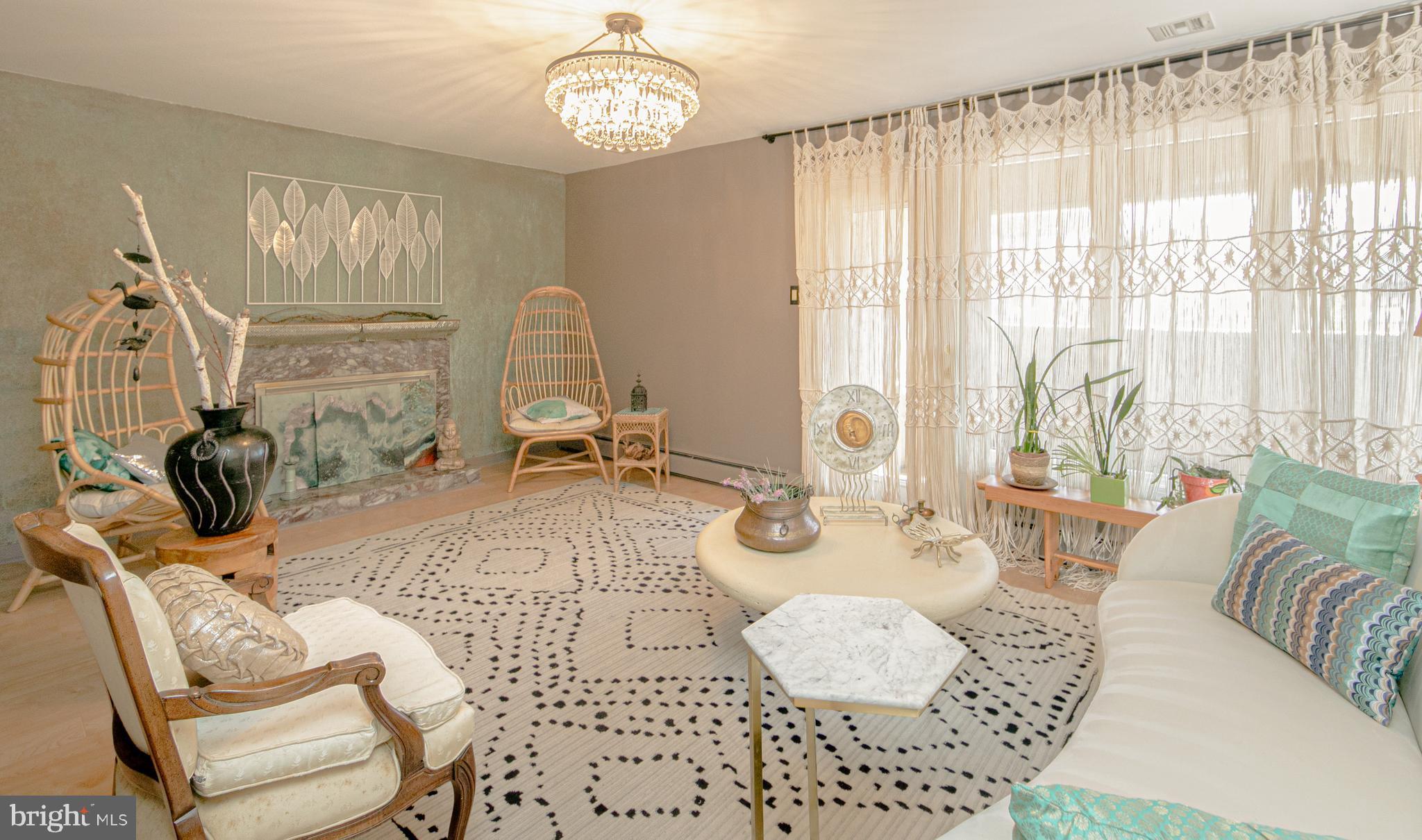 174 Centura Cherry Hill, Unit 174 Cherry Hill, NJ 08003 - Photo 3 of 27 L:iving Room