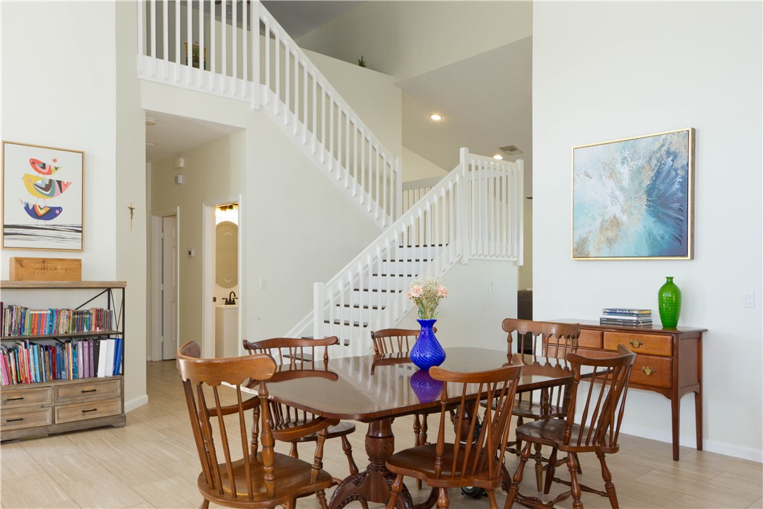 628 Tangelo Circle Southwest Vero Beach, FL 32968 - Photo 3 of 36 a view of a dining room with furniture and a book shelf