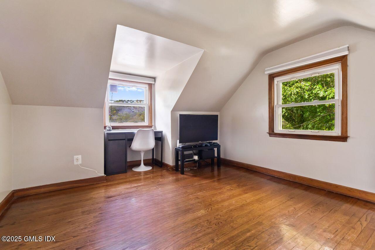 207 Sheep Hill Road Riverside, CT 06878 - Photo 13 of 18 2nd Floor Bedroom