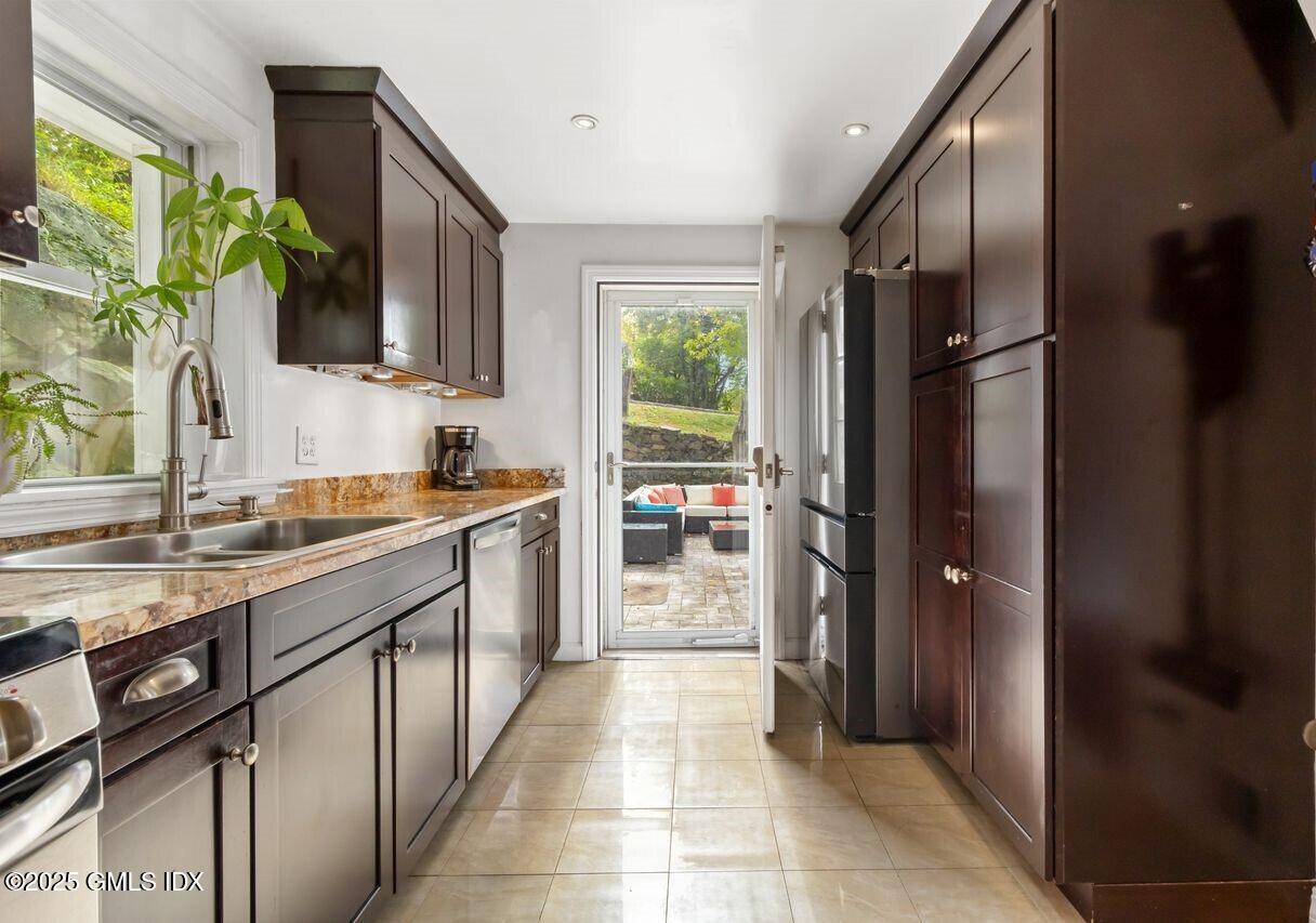 207 Sheep Hill Road Riverside, CT 06878 - Photo 6 of 18 Kitchen