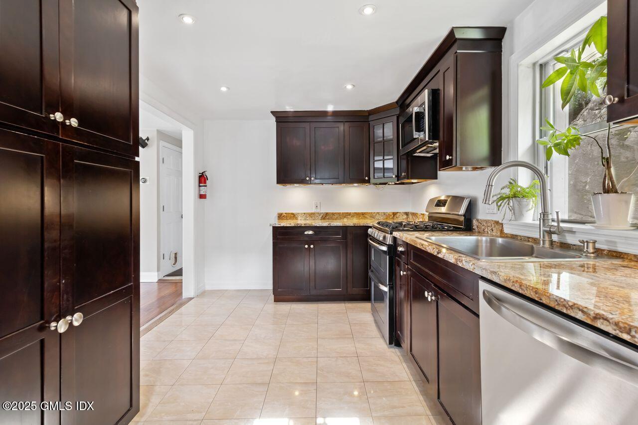 207 Sheep Hill Road Riverside, CT 06878 - Photo 7 of 18 Kitchen